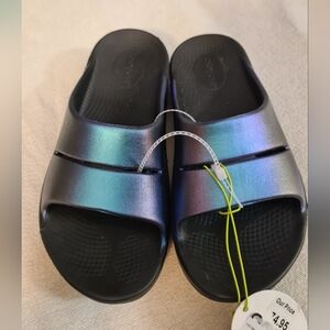 NWT OOFOS Iridescent Slide Sandals - Ladies Size 8